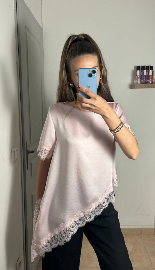 T-shirt satiné à dentelle