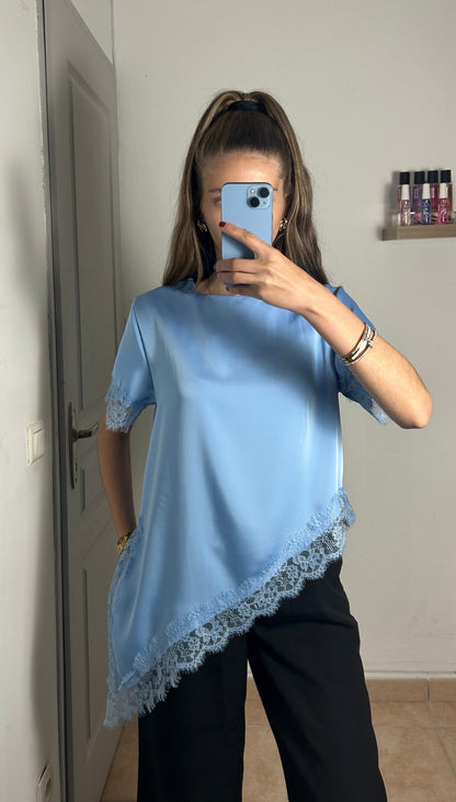 T-shirt satiné à dentelle