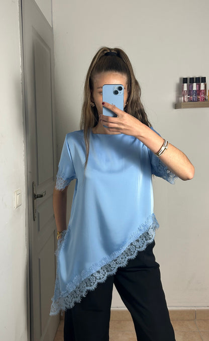 T-shirt satiné à dentelle