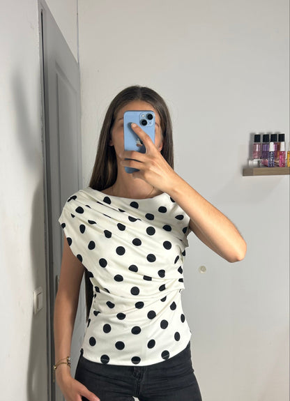 Top a pois plissé asymétrique